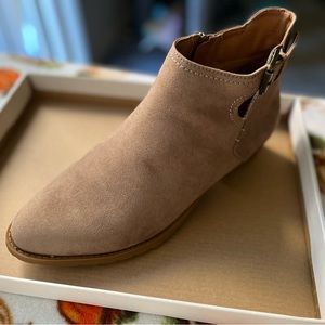 Style & Co Mabel Taupe Women’s boots 9.5